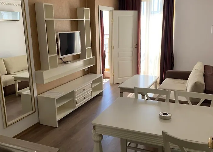 Penthouse Happy Moments 4 阳光海滩